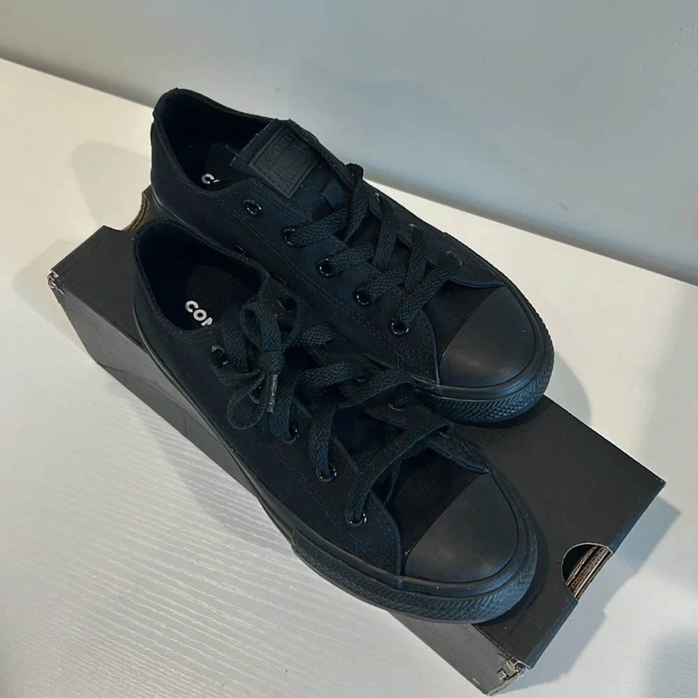 Converse Chuck Taylor low top sneakers monochrome black size 2Y youth NEW